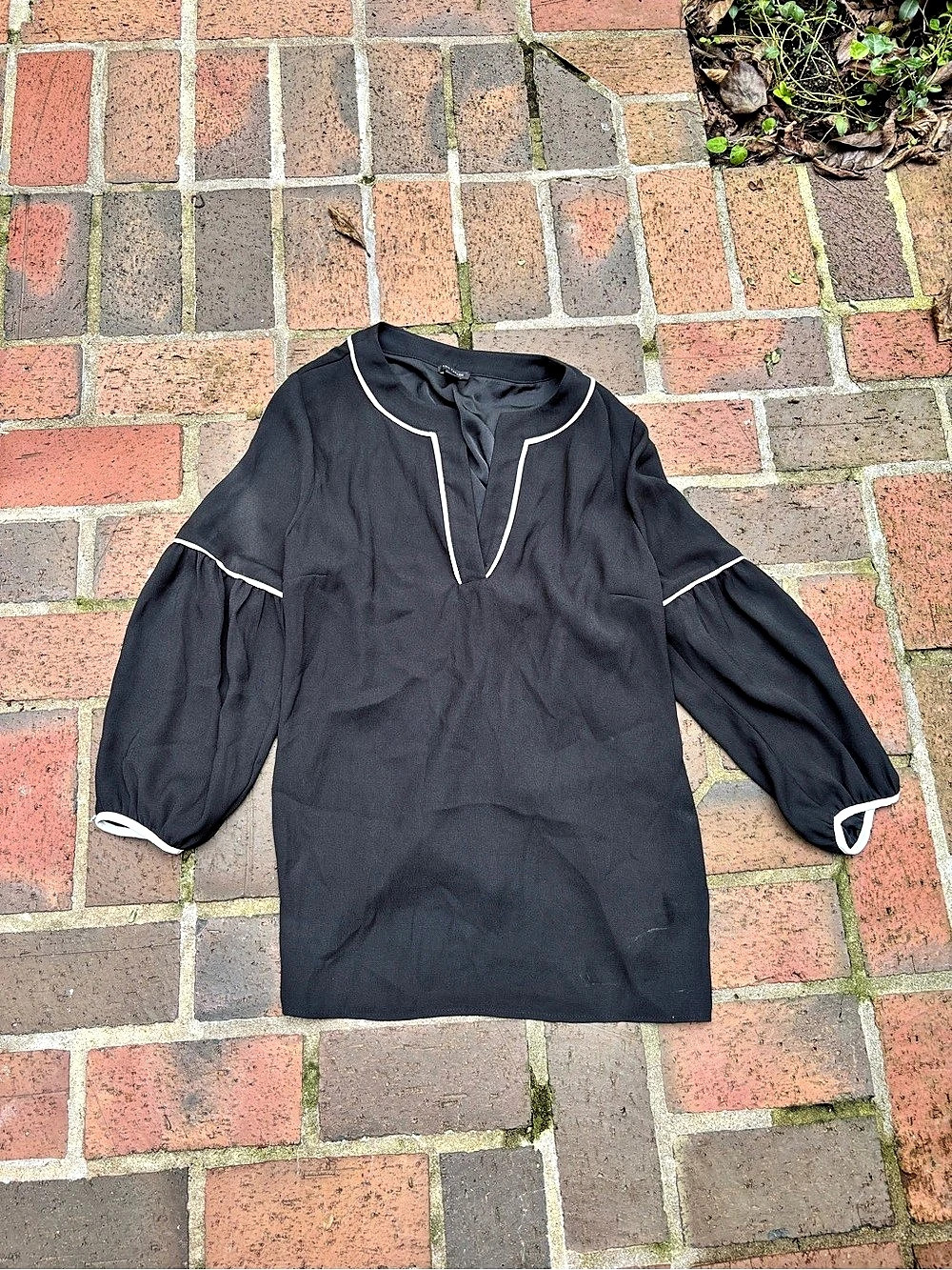 Ann Taylor Black Piped Tunic Size Small Like New